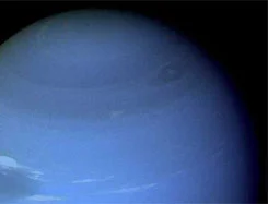 Fortes variations saisonnières de la température de l'atmosphère de Neptune