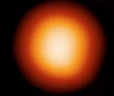 Une étoile au crépuscule révèle le destin du Soleil