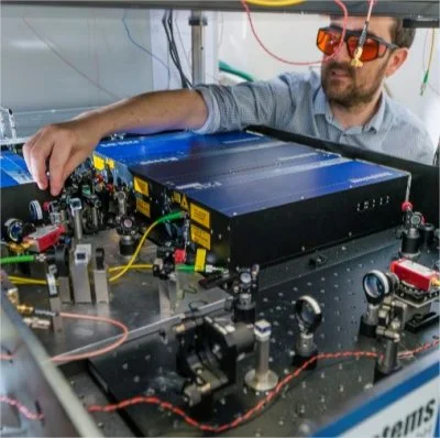Vers une nouvelle définition de la seconde grâce à un réseau mondial d'horloges atomiques